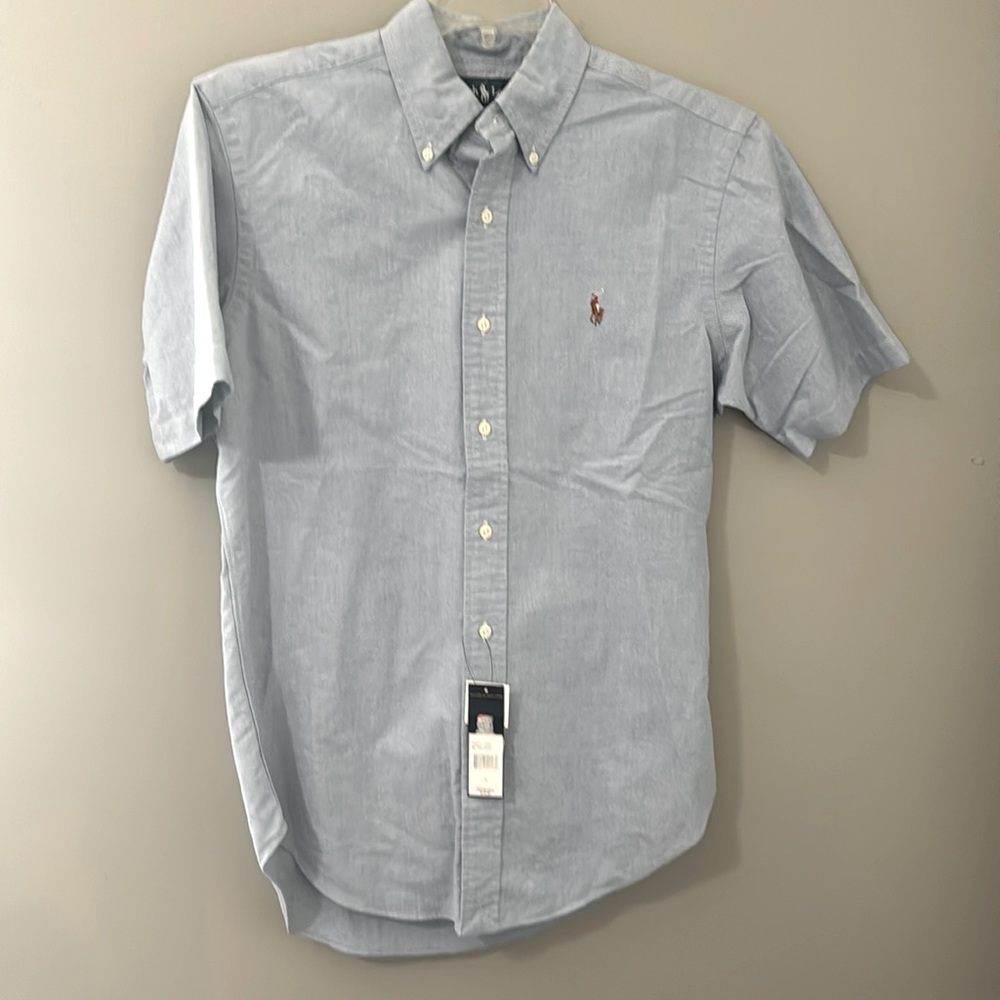 New with tags, Ralph Lauren classic fit men’s blue short sleeve shirt size small